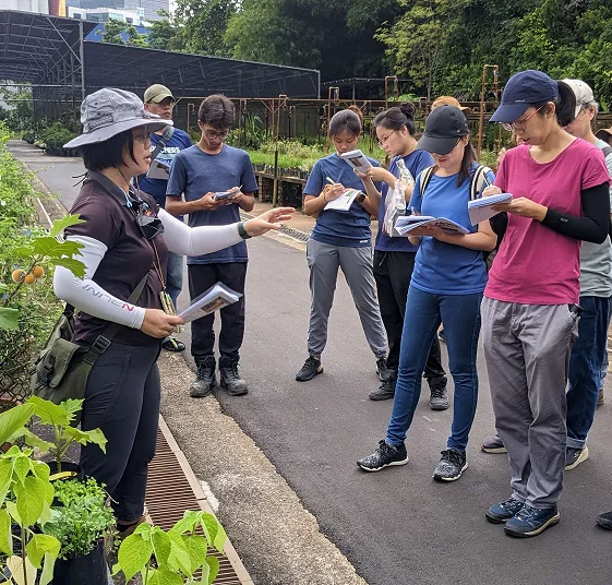 Vicky Lim leading HortChamps workshop at Pasir Panjang Nursery
